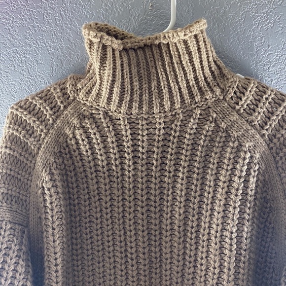 H&M Chunky Knit Turtleneck Boxy Sweater - Picture 9 of 16
